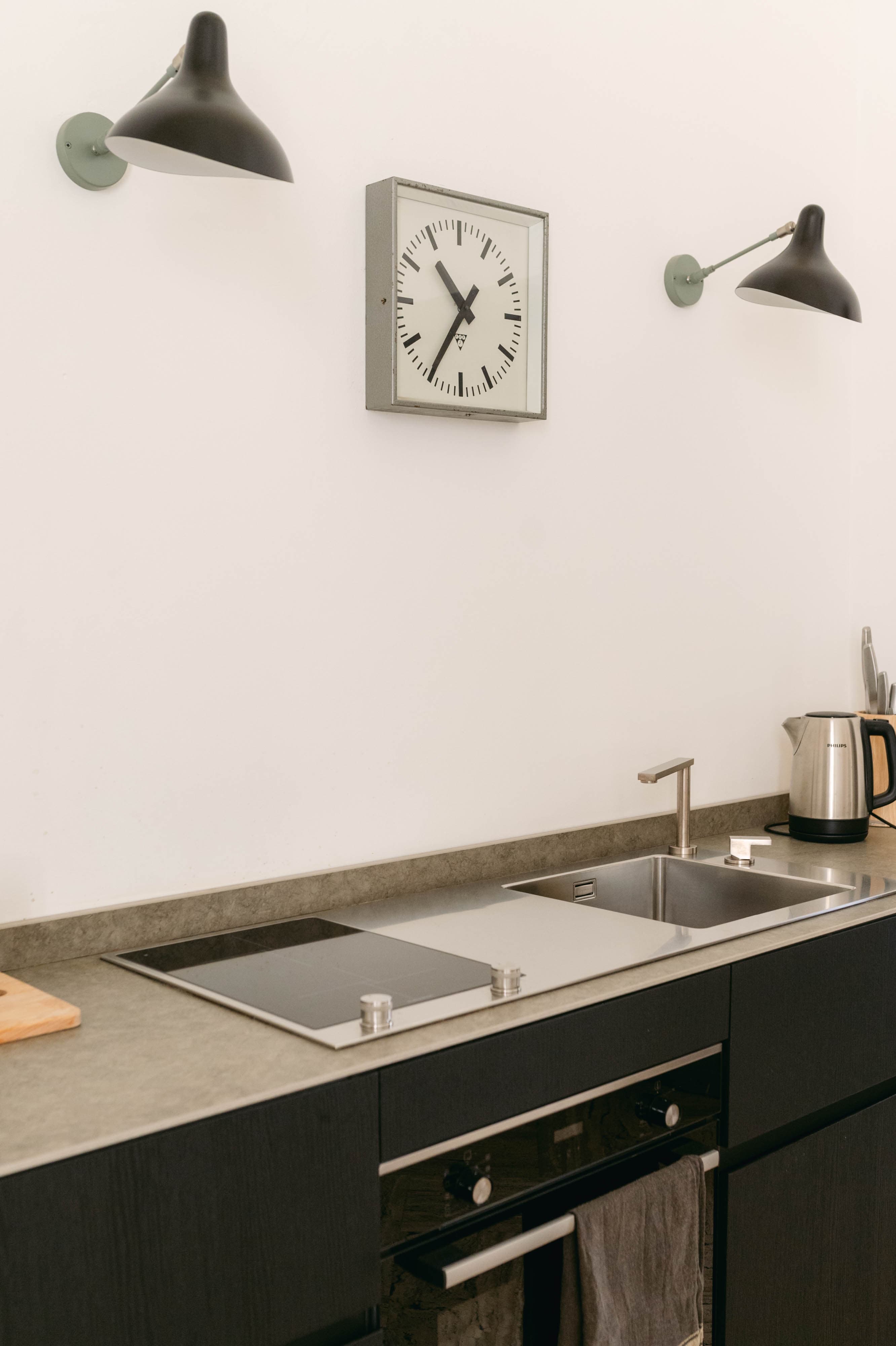 Oven, induction stove, fridge/freezer