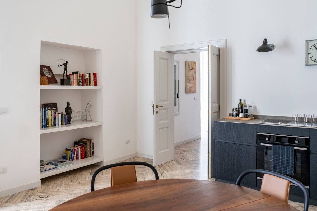 Second dining area for 4