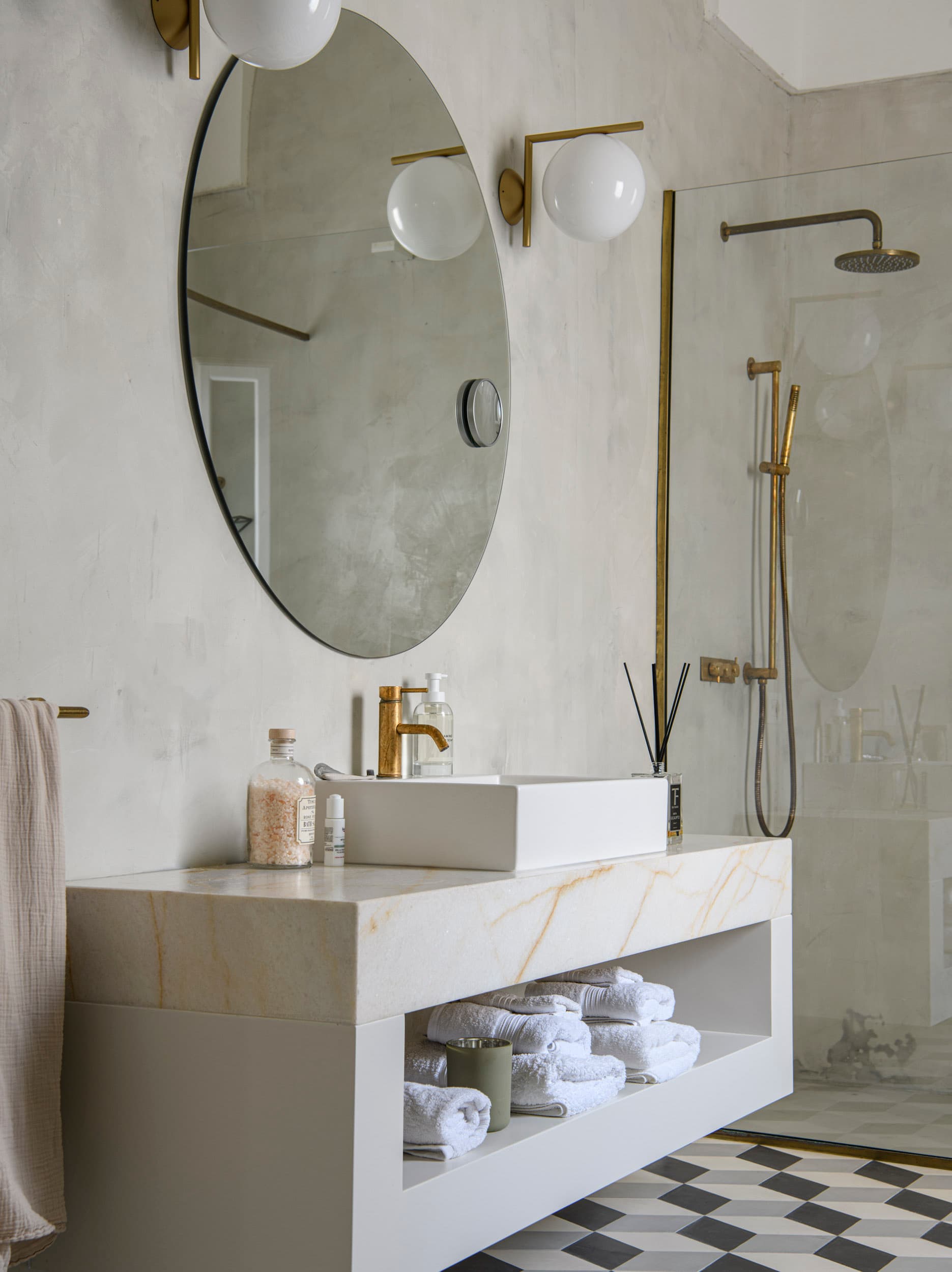 Complimentary bath amenities