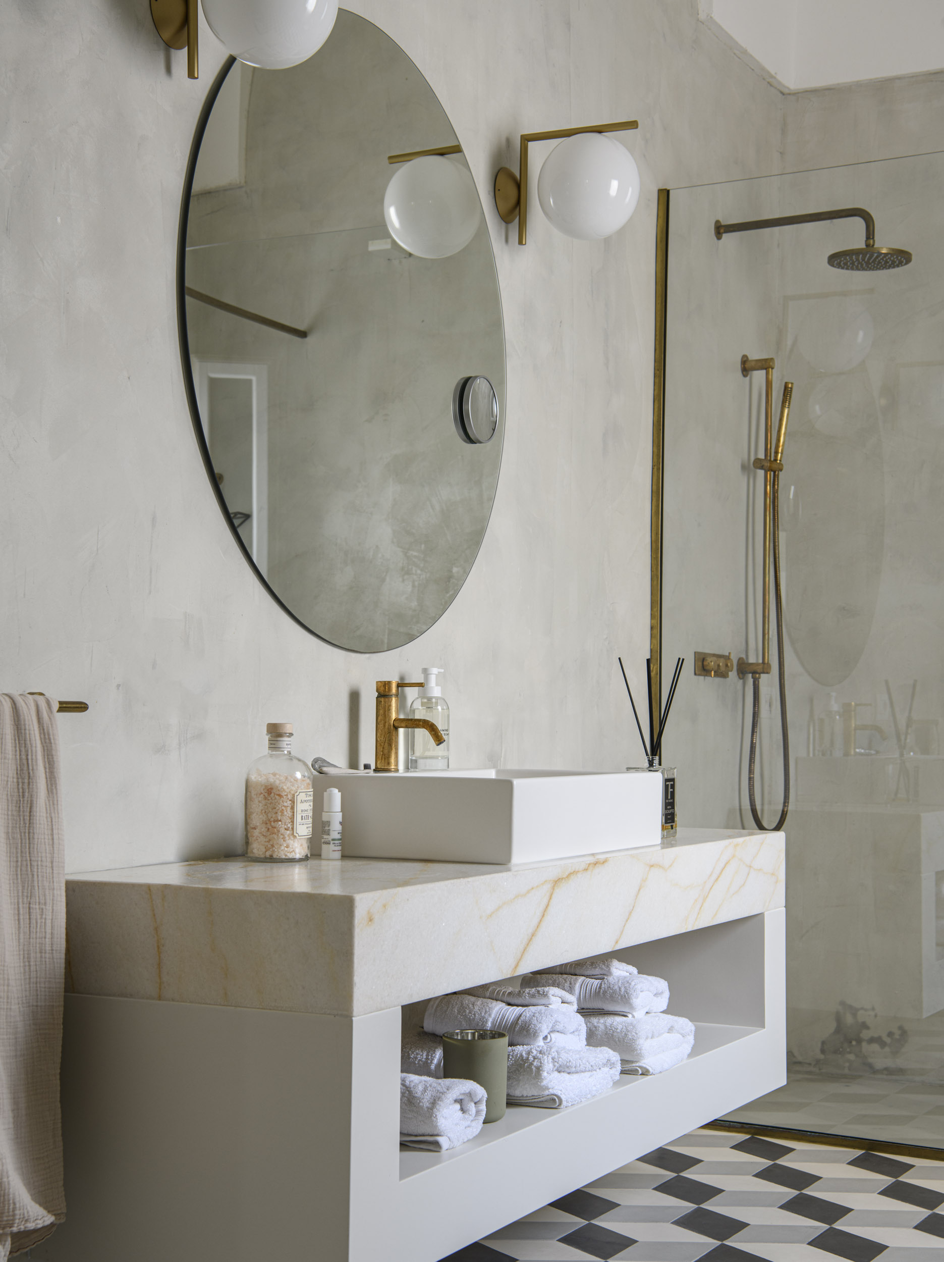 Complimentary bath amenities