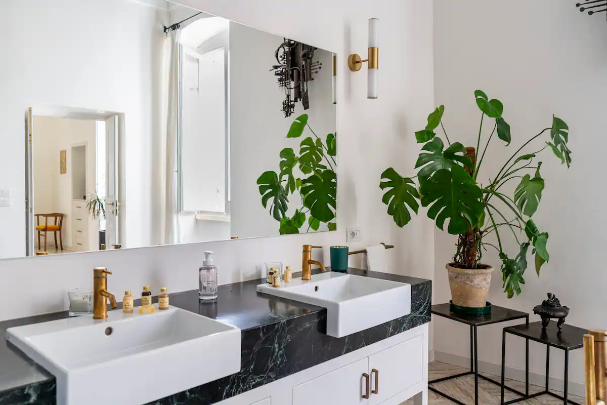 Complimentary bath amenities